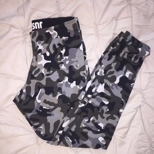 NIKE Camo athletic leggings Size: M